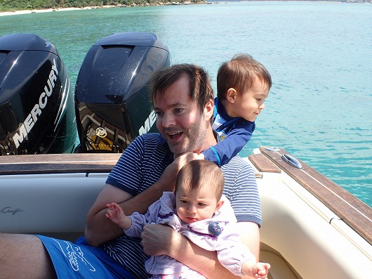 西表島で貸切ボートチャーターのメラマウリゾートならベビーシッター役もお任せください！