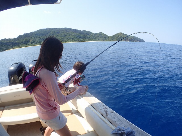 西表島からツアー後は石垣島へ貸切ボートチャーターシュノーケリング&釣りツアー
