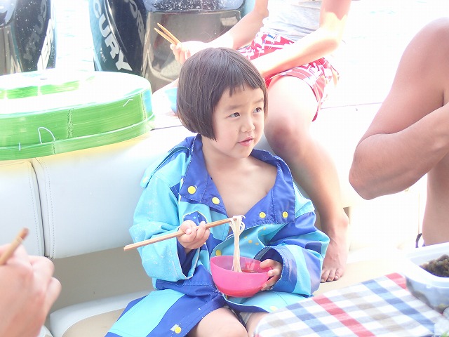 西表島からツアー後は石垣島へ貸切ボートチャーターシュノーケリング&釣りツアー