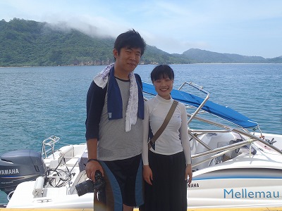 ボートチャーターしていただいた幸せいっぱいのお二人