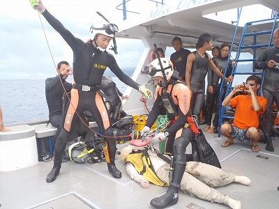 事故者の引き上げ準備