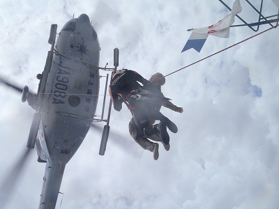 ヘリへ引き上げ