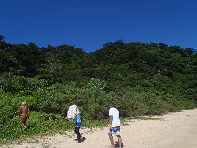 西表島の裸のオジイは今年も元気！