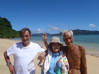 西表島の裸のオジイ