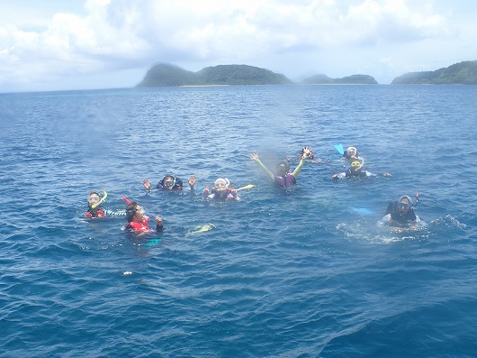 ねーさんグループの修学旅行は石垣島から貸切ボートチャーターシュノーケリングツアー