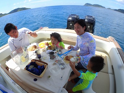 小浜島から西表島の貸切ボートチャーターツアーへようこそ！