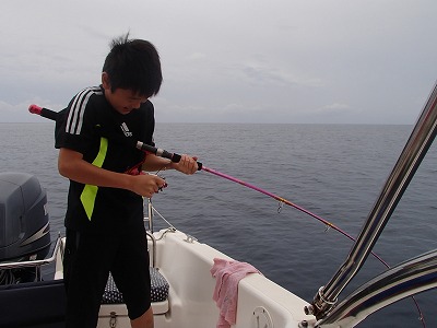 西表島で釣りまくりの皆さんとボートチャーターの貸切ツアー