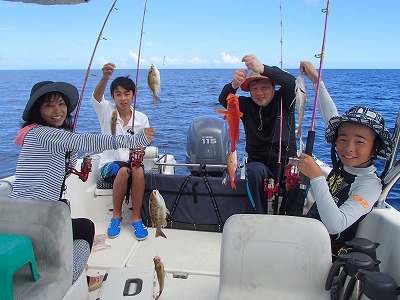 リョウガ君とハヤテ君と西表島で貸切のプライベートシュノーケリング＆釣りツアー