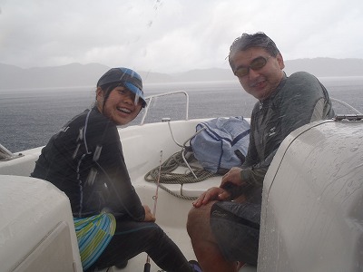 雨でも西表島で釣りまくりの貸切ボートチャーターツアー