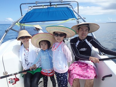 お泊りは竹富島と石垣島でも貸切ボートチャーター釣りツア－満喫のキョウちゃんとユウちゃん！