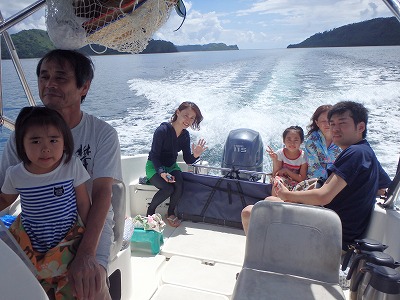 お泊りは竹富島と石垣島でも貸切ボートチャーター釣りツア－満喫のキョウちゃんとユウちゃん！