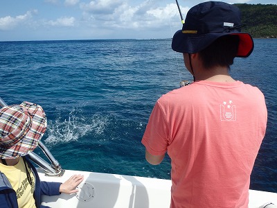 西表島１０年以上のリピーターさんと貸切ボートチャーターで釣りまくりグルメツアー