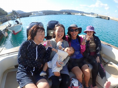 西表島でボートチャーターシュノーケリング釣りのセレブ女子会