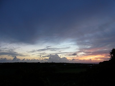 １９：５５の西表島の空